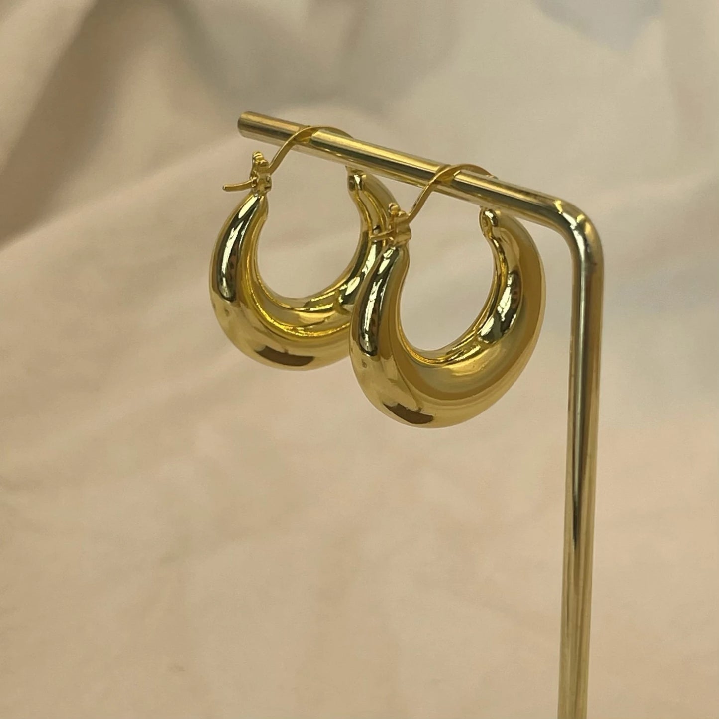 Boucles d'oreilles créoles rondes, lisses et raffinées, style 2024, en acier inoxydable, pour femmes et jeunes filles, idéales pour les mariages et les fêtes.