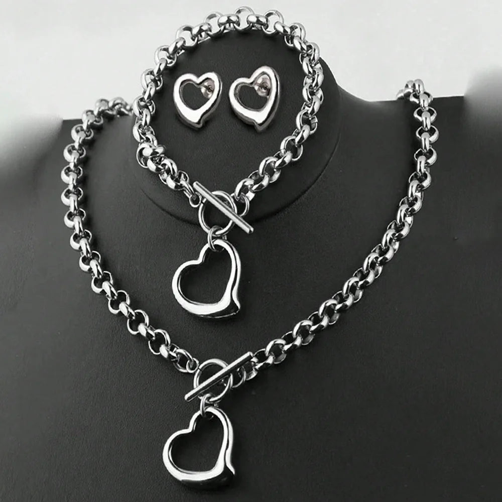 Ensemble Aomogo INS Exquisite Love Fashion en acier inoxydable : bracelet, boucles d'oreilles, collier et pendentif. Accessoires du quotidien pour femmes, cadeaux d'invités.