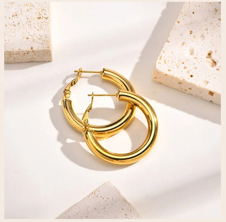 Boucles d'oreilles créoles rondes 30/40/50 mm pour femme, bijoux minimalistes classiques en acier inoxydable plaqué or 18 carats, hypoallergéniques