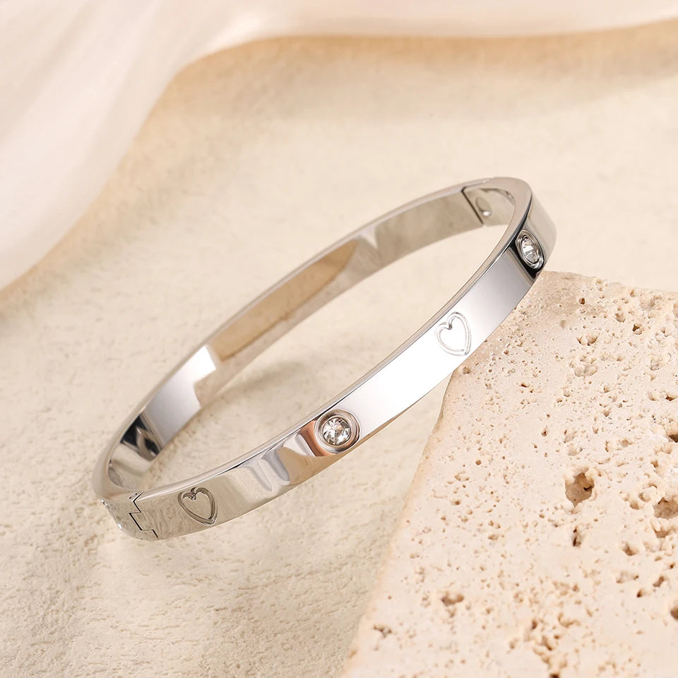 ZAKOL Lot de 3 bracelets en acier inoxydable brillants en forme de cœur, ornés de strass, style hip-hop rock, à empiler. Bijoux tendance.