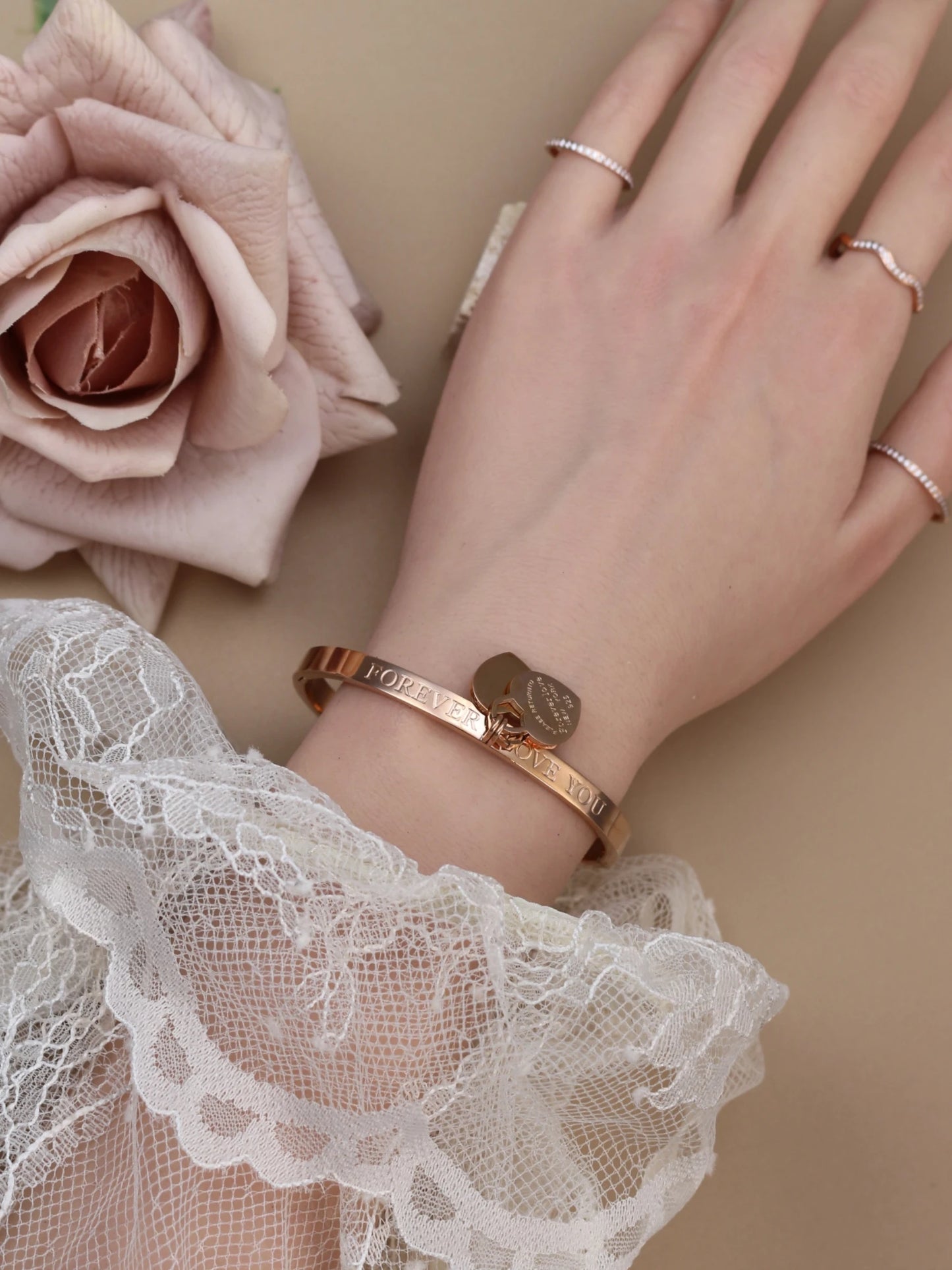 Bracelets et joncs classiques tendance en acier inoxydable doré Bracelet double cœur pêche