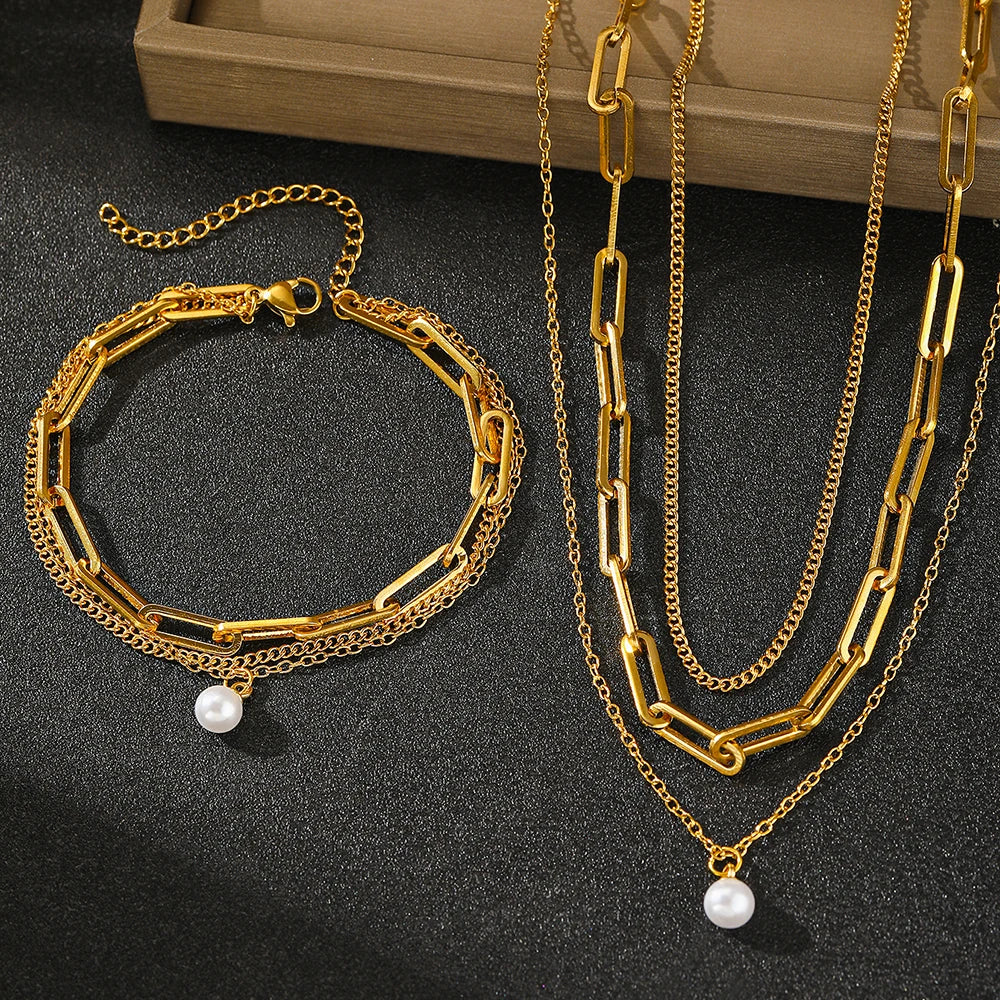 Ensemble de bijoux Aomogo en acier inoxydable, comprenant un pendentif en perle délicate et une chaîne multicouche de luxe pour femme.