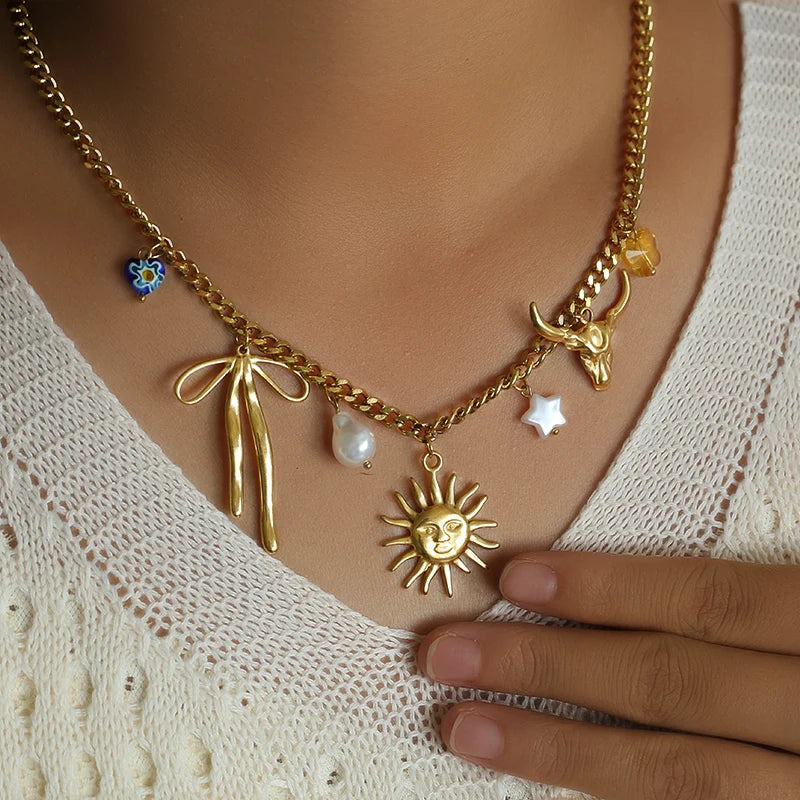 Collier pendentif tendance en acier inoxydable 316L, forme étoile de mer, lune et soleil, avec chaîne dorée. Bijou fantaisie à offrir.