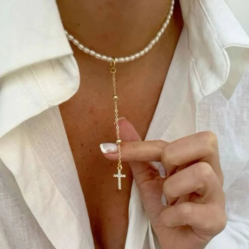 Collier pendentif cœur coquillage élégant, chaîne irrégulière en perles d'imitation, bijou unique pour femme, idéal pour la Saint-Valentin N0436