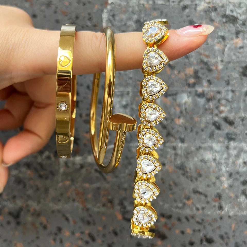 ZAKOL Lot de 3 bracelets en acier inoxydable brillants en forme de cœur, ornés de strass, style hip-hop rock, à empiler. Bijoux tendance.