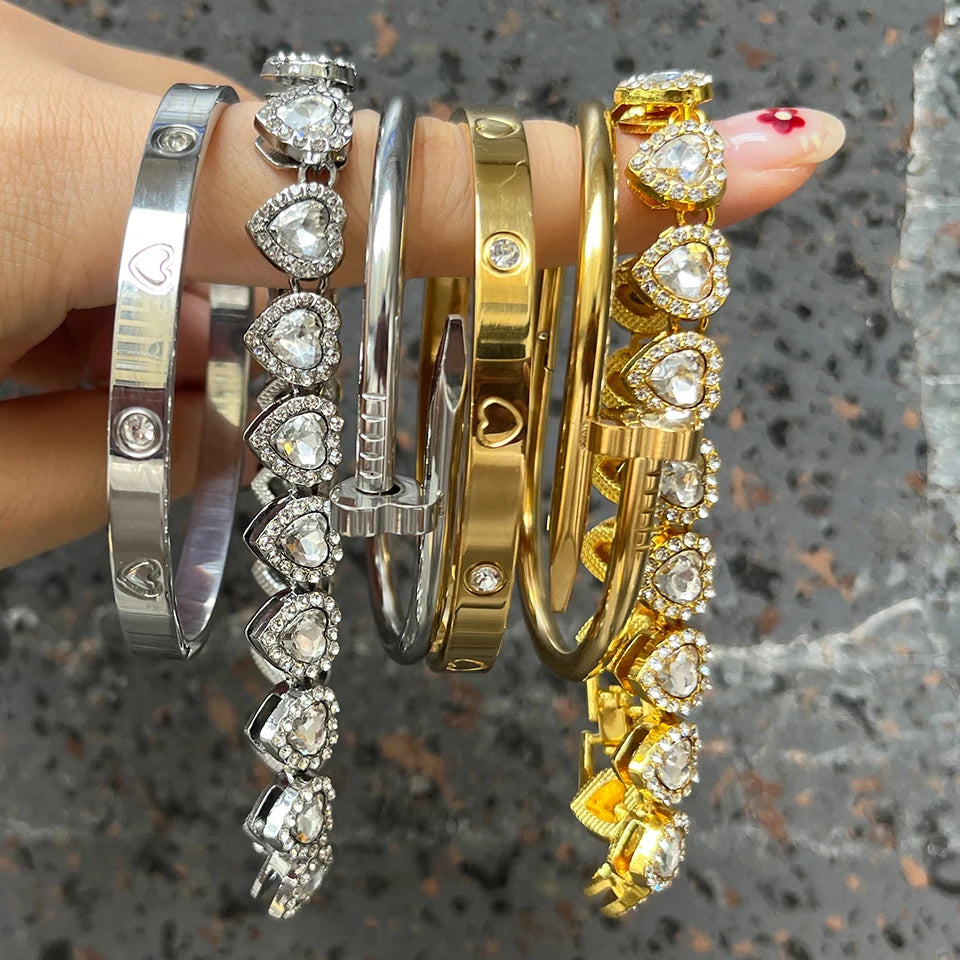 ZAKOL Lot de 3 bracelets en acier inoxydable brillants en forme de cœur, ornés de strass, style hip-hop rock, à empiler. Bijoux tendance.