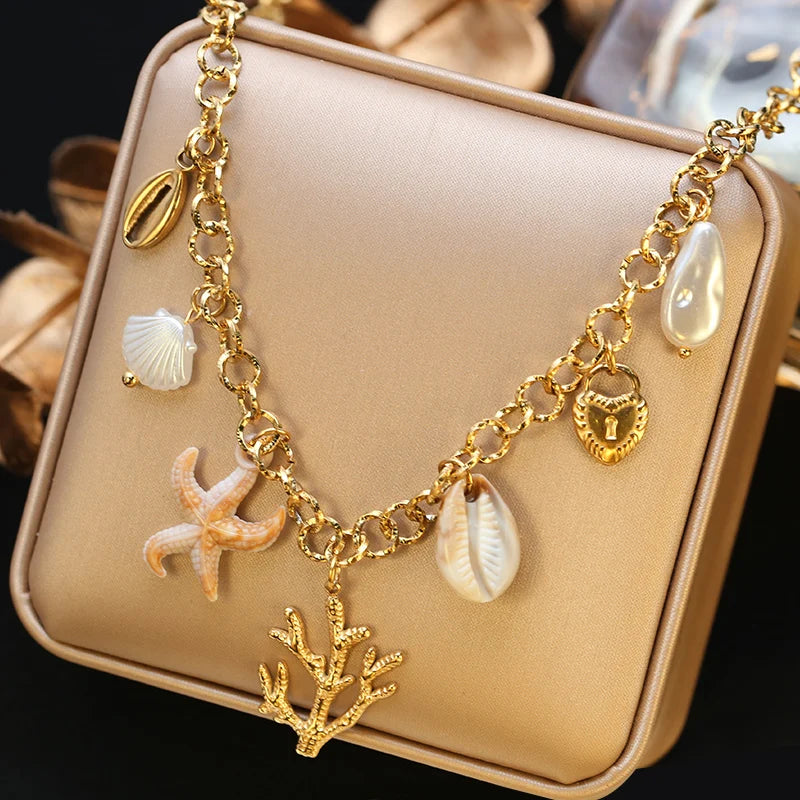 Collier pendentif tendance en acier inoxydable 316L, forme étoile de mer, lune et soleil, avec chaîne dorée. Bijou fantaisie à offrir.