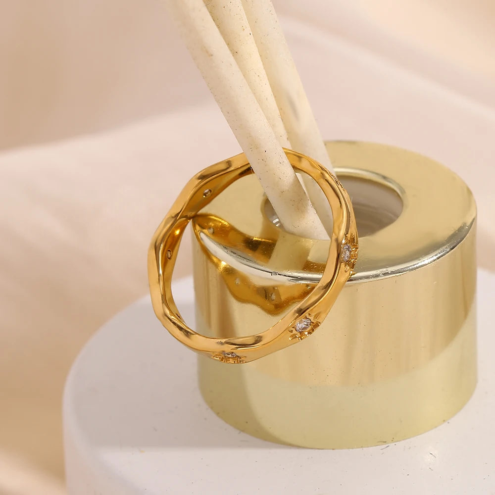 Bague E.B.belle en forme d'étoile à huit branches, ornée de strass, en acier inoxydable plaqué or 18 carats. Bijou raffiné pour femme, idéal pour les soirées et les rendez-vous.