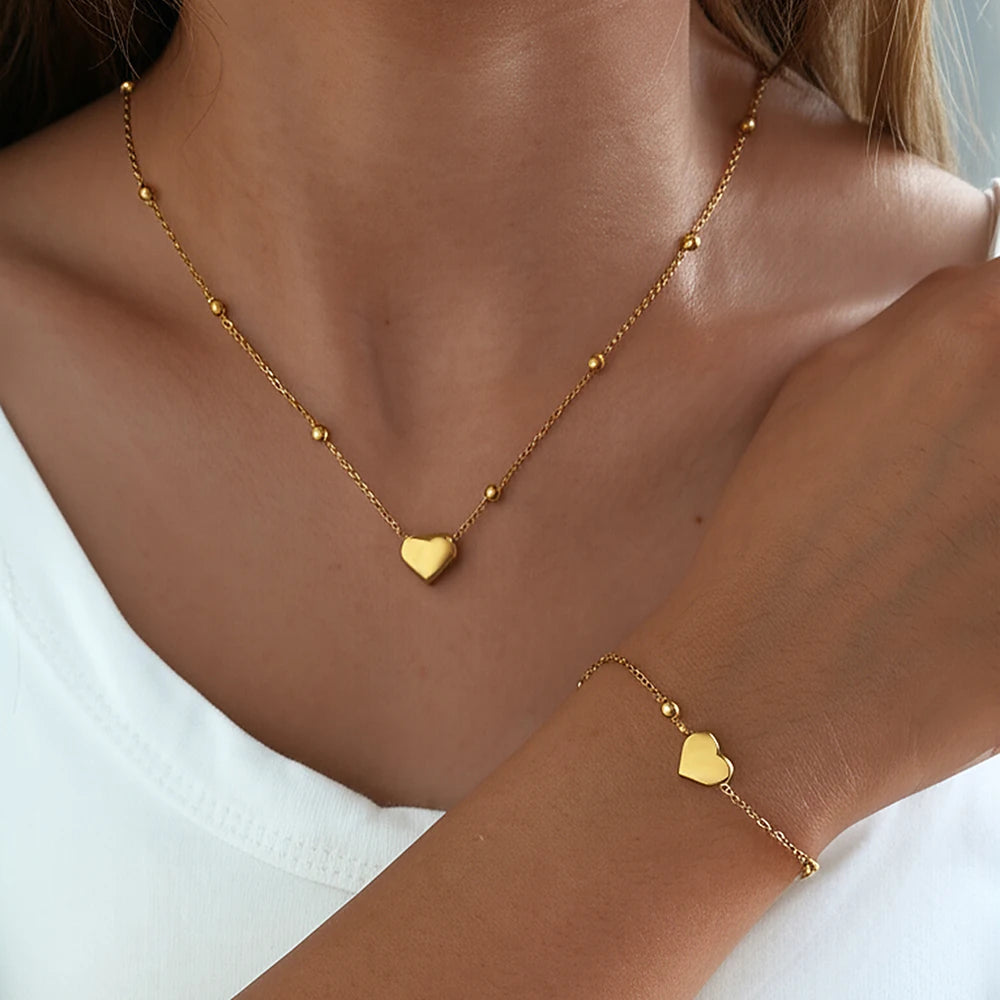 Ensemble de bijoux DOTIFI en acier inoxydable, collier et bracelet avec pendentif cœur stéréoscopique. Bijou simple et tendance, idéal pour les femmes. Cadeau parfait.