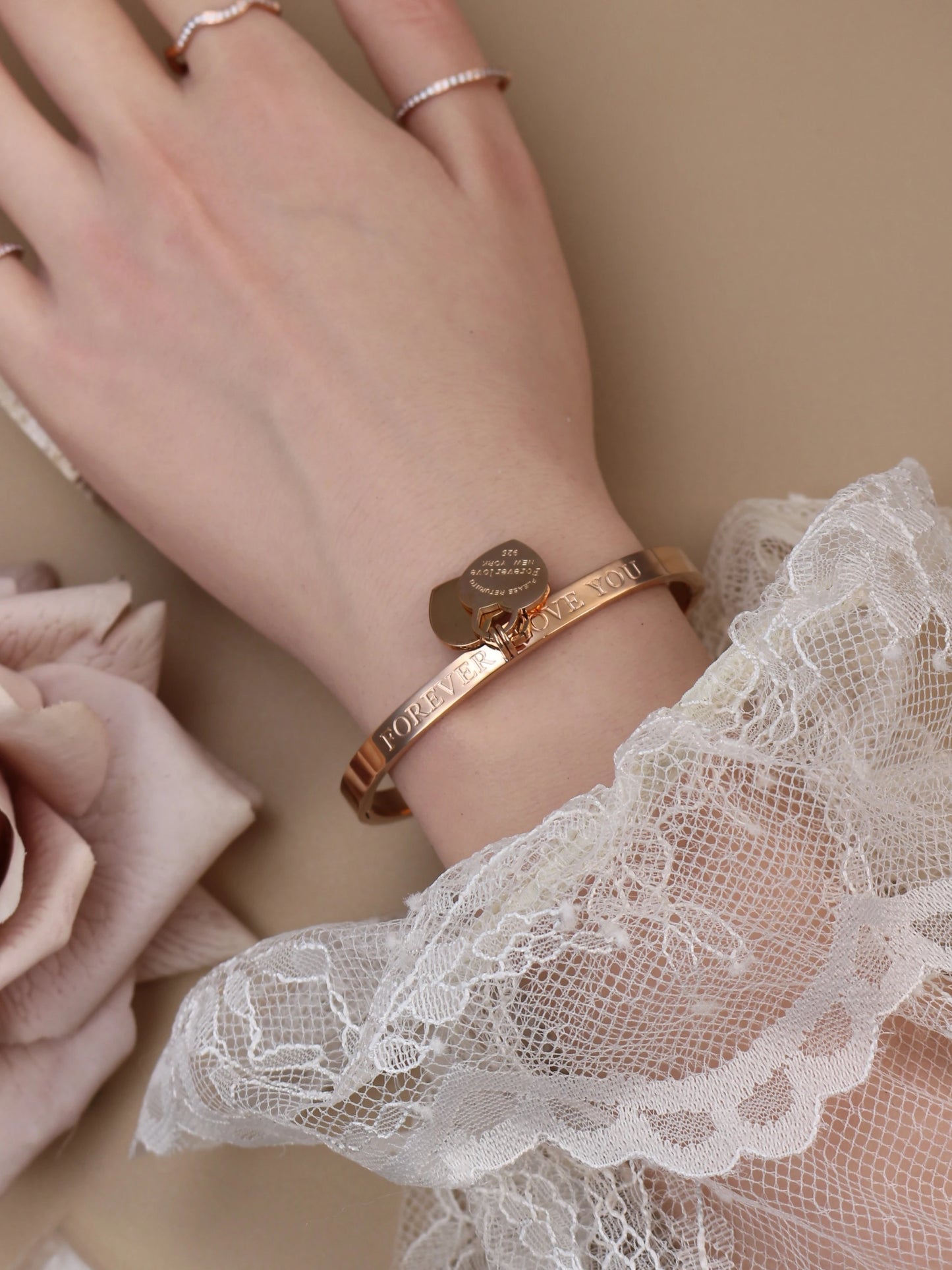 Bracelets et joncs classiques tendance en acier inoxydable doré Bracelet double cœur pêche