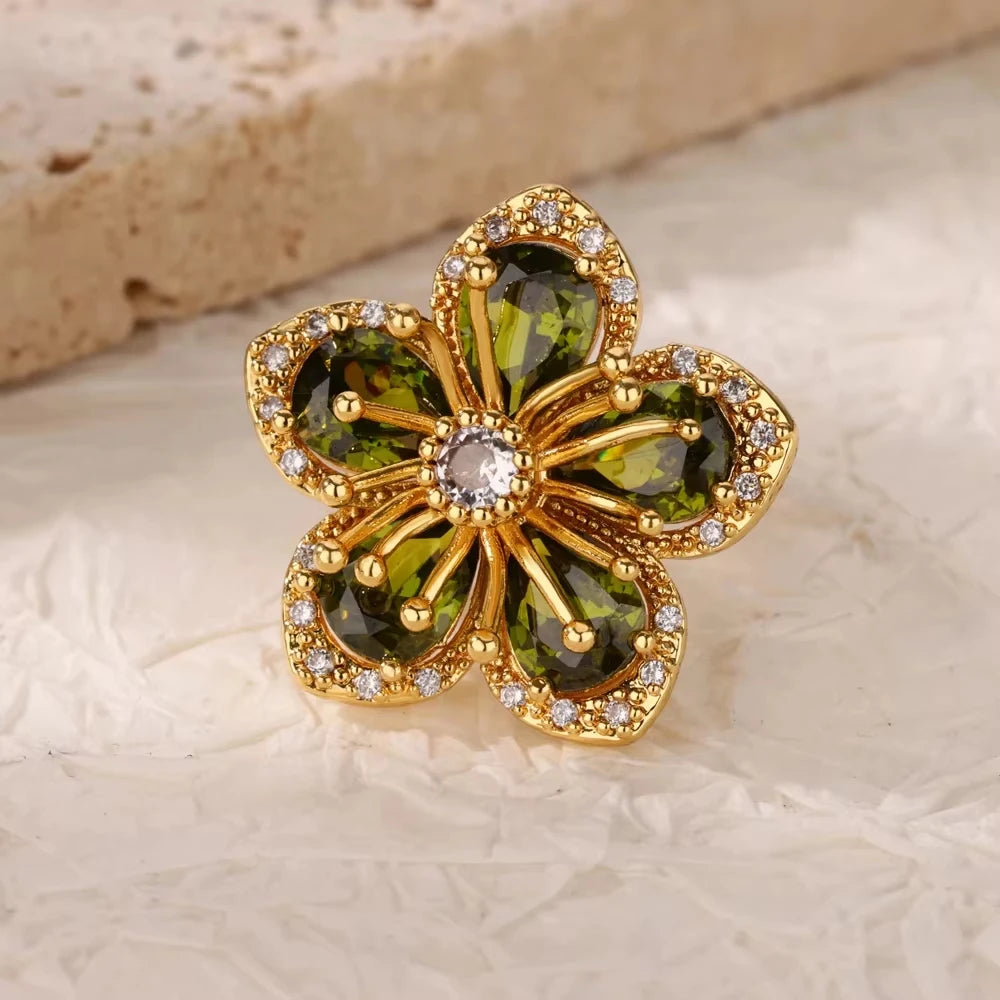 Bague de luxe en acier inoxydable avec zircon vert et fleur pour femme, style serpent, plaquée or, idéale pour un mariage ou une soirée. Bijou d'exception.