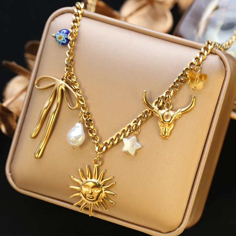 Collier pendentif tendance en acier inoxydable 316L, forme étoile de mer, lune et soleil, avec chaîne dorée. Bijou fantaisie à offrir.