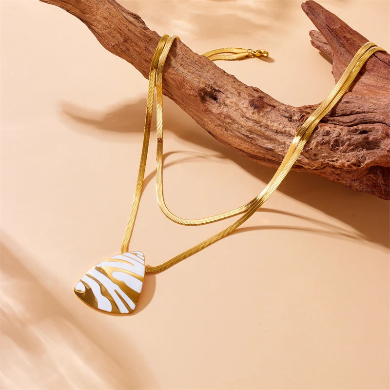 Ensemble collier, boucles d'oreilles et bague DIEYURO en acier inoxydable 316L à rayures blanches de tigre, pour femmes et jeunes filles. Un cadeau idéal pour les fêtes !