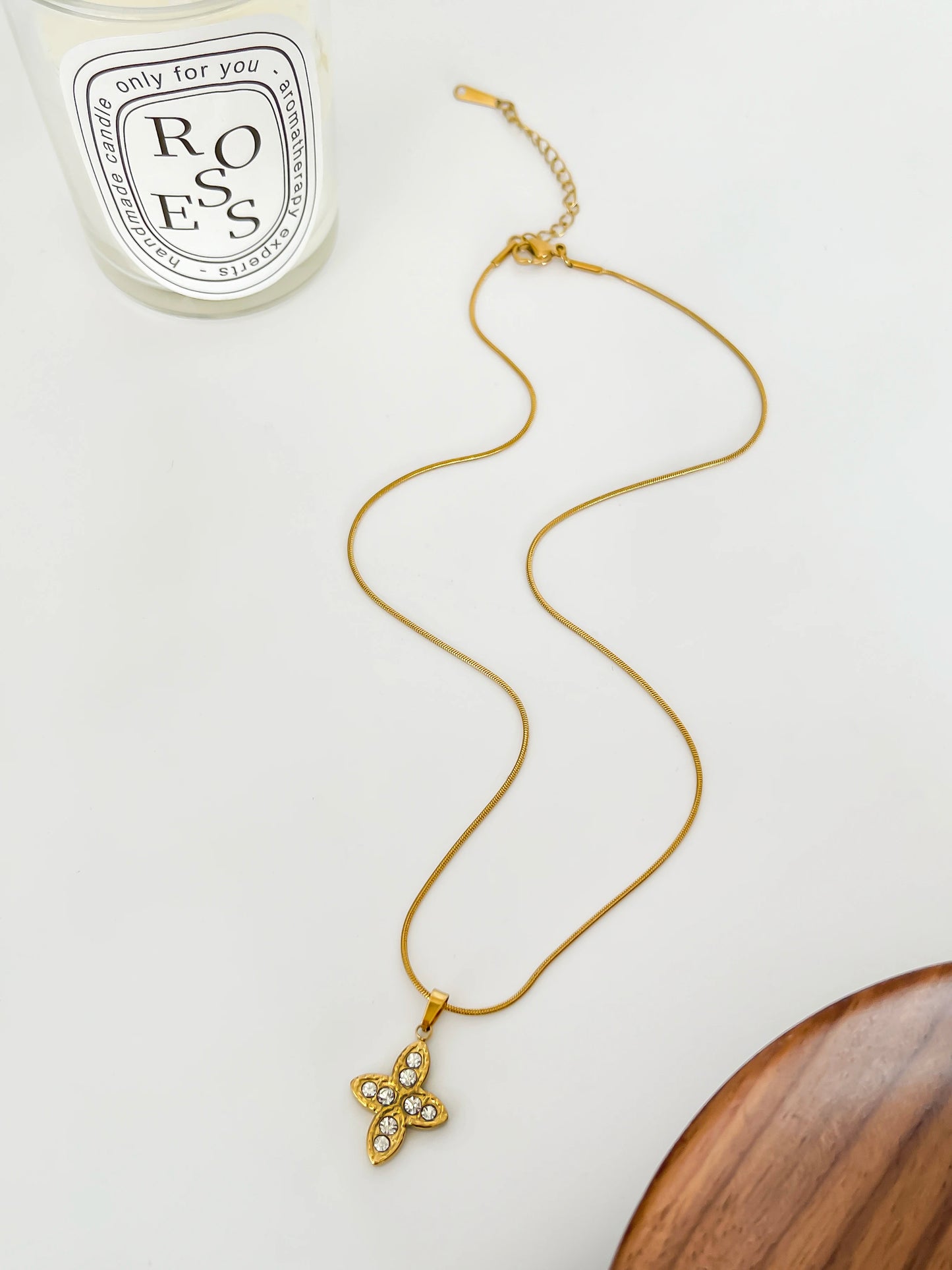 Peri'sbox Collier pendentif cœur croix strass couleur or massif tendance, chaîne torsadée en acier inoxydable, bijou femme