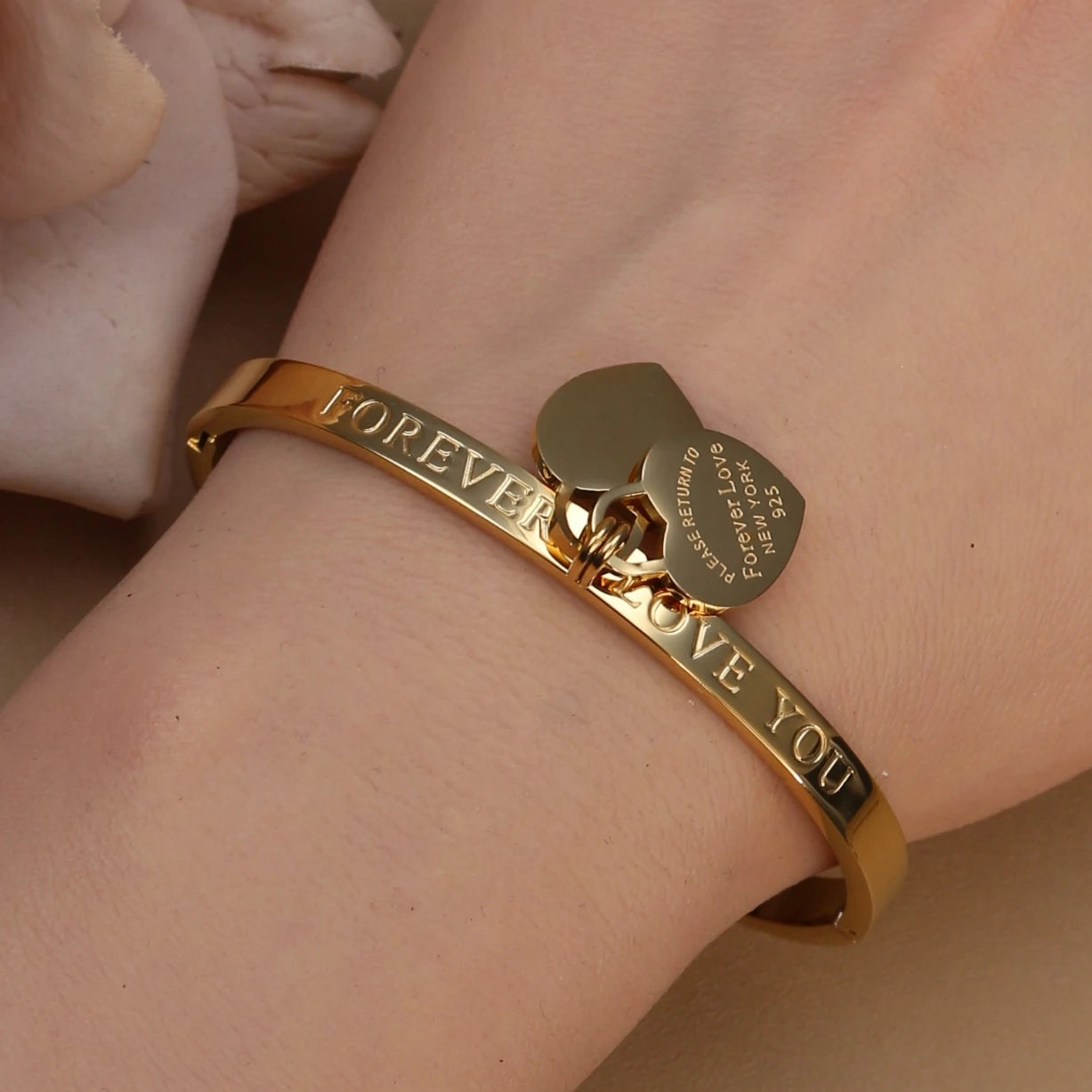 Bracelets et joncs classiques tendance en acier inoxydable doré Bracelet double cœur pêche