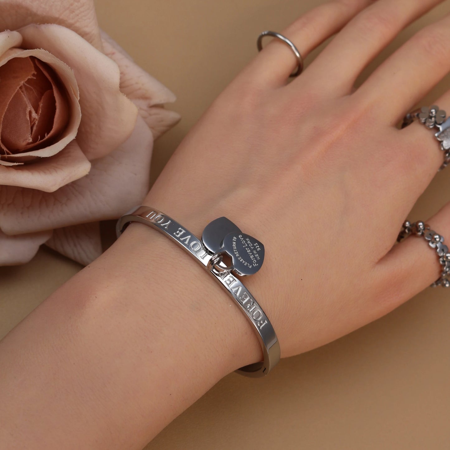 Bracelets et joncs classiques tendance en acier inoxydable doré Bracelet double cœur pêche