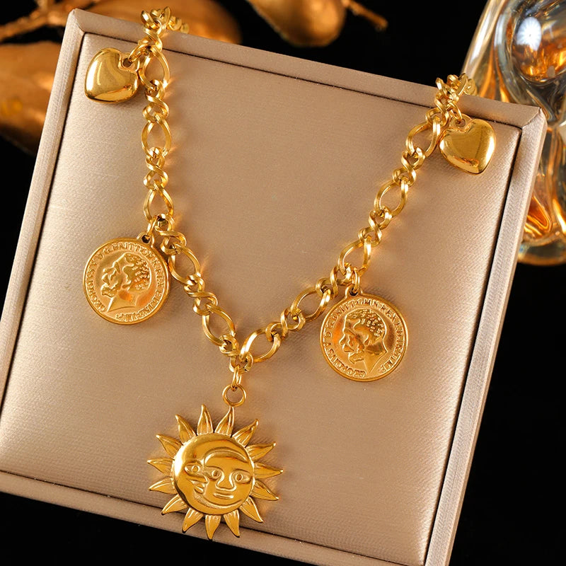 Collier pendentif tendance en acier inoxydable 316L, forme étoile de mer, lune et soleil, avec chaîne dorée. Bijou fantaisie à offrir.