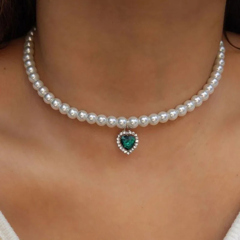 Collier pendentif cœur coquillage élégant, chaîne irrégulière en perles d'imitation, bijou unique pour femme, idéal pour la Saint-Valentin N0436