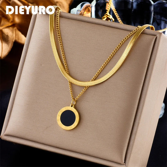 Collier pendentif DIEYURO en acier inoxydable 316L avec chiffres romains, style ras-de-cou tendance pour femmes et jeunes filles (2 chaînes), cadeau idéal pour un anniversaire.