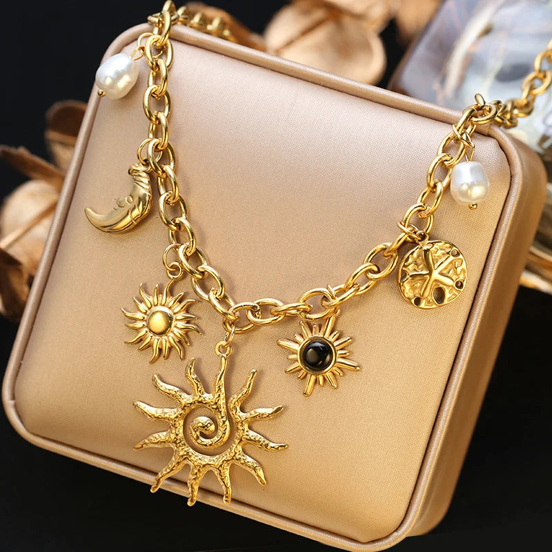 Collier pendentif tendance en acier inoxydable 316L, forme étoile de mer, lune et soleil, avec chaîne dorée. Bijou fantaisie à offrir.