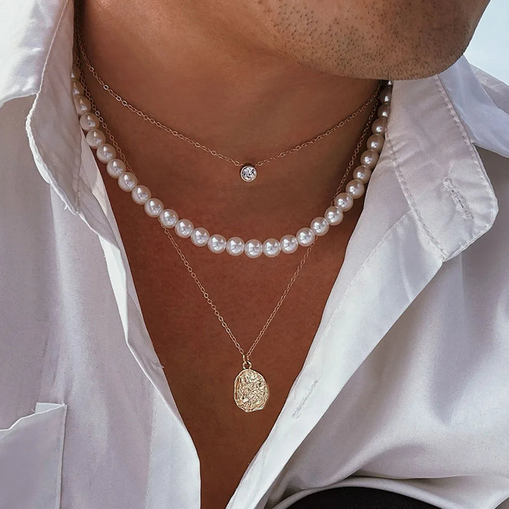 Collier pendentif cœur coquillage élégant, chaîne irrégulière en perles d'imitation, bijou unique pour femme, idéal pour la Saint-Valentin N0436