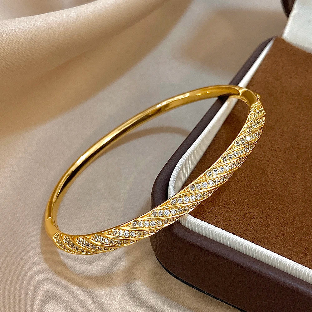 Bracelets manchettes torsadés de luxe en zircon micro-incrusté pour femmes, bijoux tendance en cuivre plaqué or, à offrir en cadeau