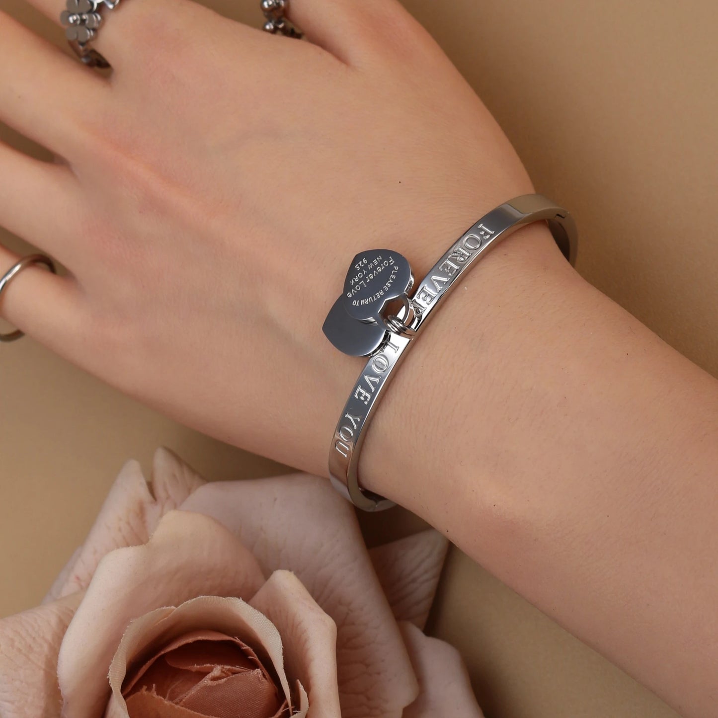 Bracelets et joncs classiques tendance en acier inoxydable doré Bracelet double cœur pêche