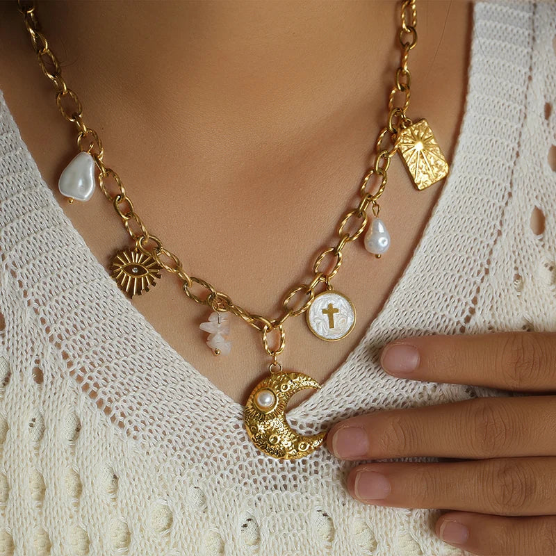 Collier pendentif tendance en acier inoxydable 316L, forme étoile de mer, lune et soleil, avec chaîne dorée. Bijou fantaisie à offrir.