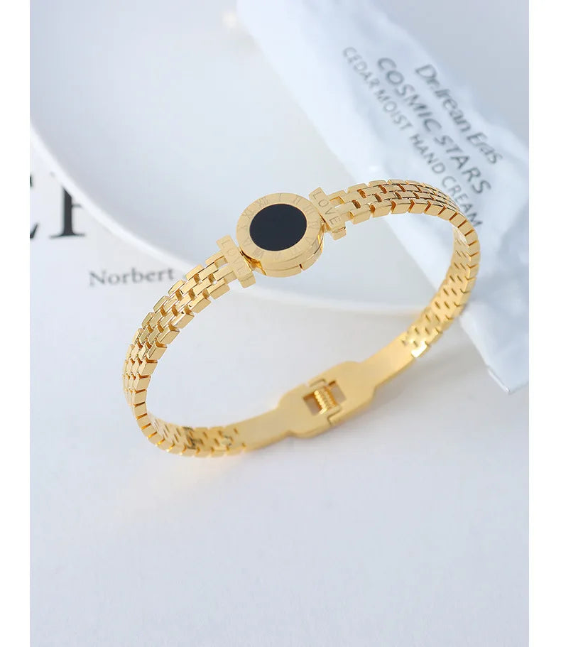 Bracelet jonc en acier chirurgical plaqué or 18 carats avec inscription « Retour à Rome » et chiffres romains.