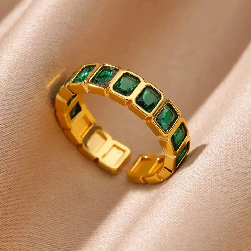 Bague de luxe en acier inoxydable avec zircon vert et fleur pour femme, style serpent, plaquée or, idéale pour un mariage ou une soirée. Bijou d'exception.