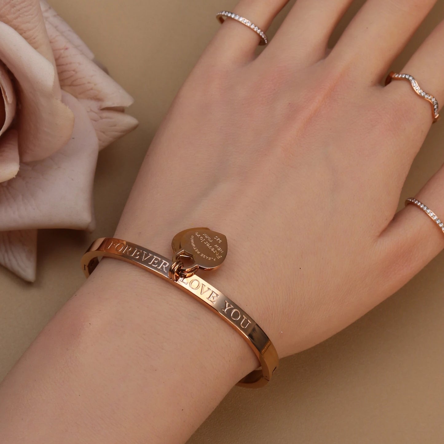 Bracelets et joncs classiques tendance en acier inoxydable doré Bracelet double cœur pêche