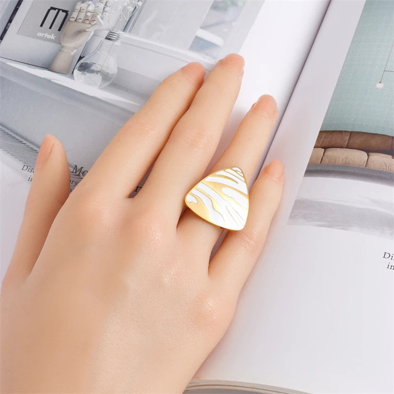 Ensemble collier, boucles d'oreilles et bague DIEYURO en acier inoxydable 316L à rayures blanches de tigre, pour femmes et jeunes filles. Un cadeau idéal pour les fêtes !