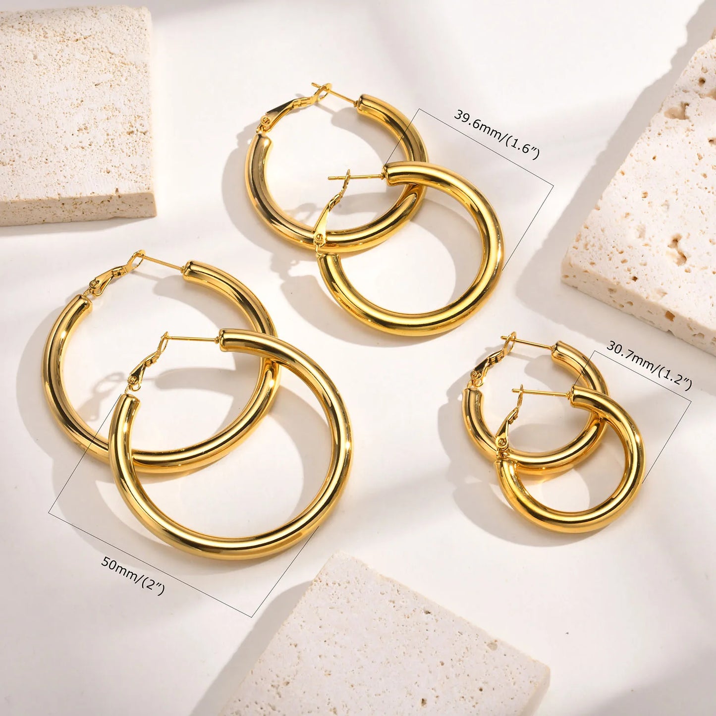 Boucles d'oreilles créoles rondes 30/40/50 mm pour femme, bijoux minimalistes classiques en acier inoxydable plaqué or 18 carats, hypoallergéniques