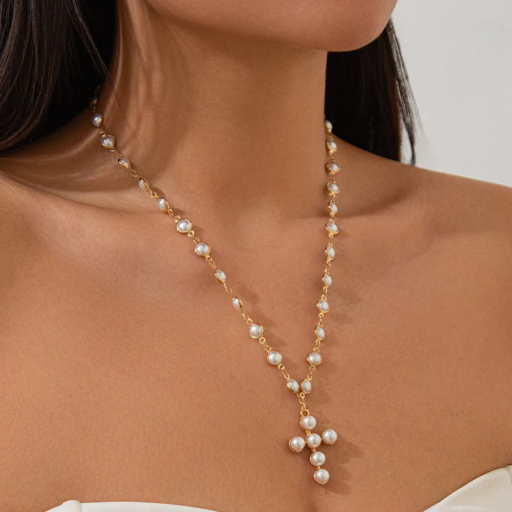 Collier pendentif cœur coquillage élégant, chaîne irrégulière en perles d'imitation, bijou unique pour femme, idéal pour la Saint-Valentin N0436