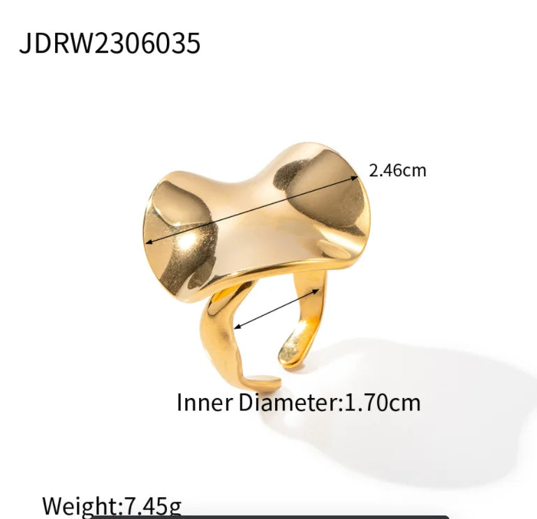 Bague délicate en acier inoxydable doré, ornée de fleurs, pour femme. Élégante et polyvalente, cette bague large est idéale au quotidien.