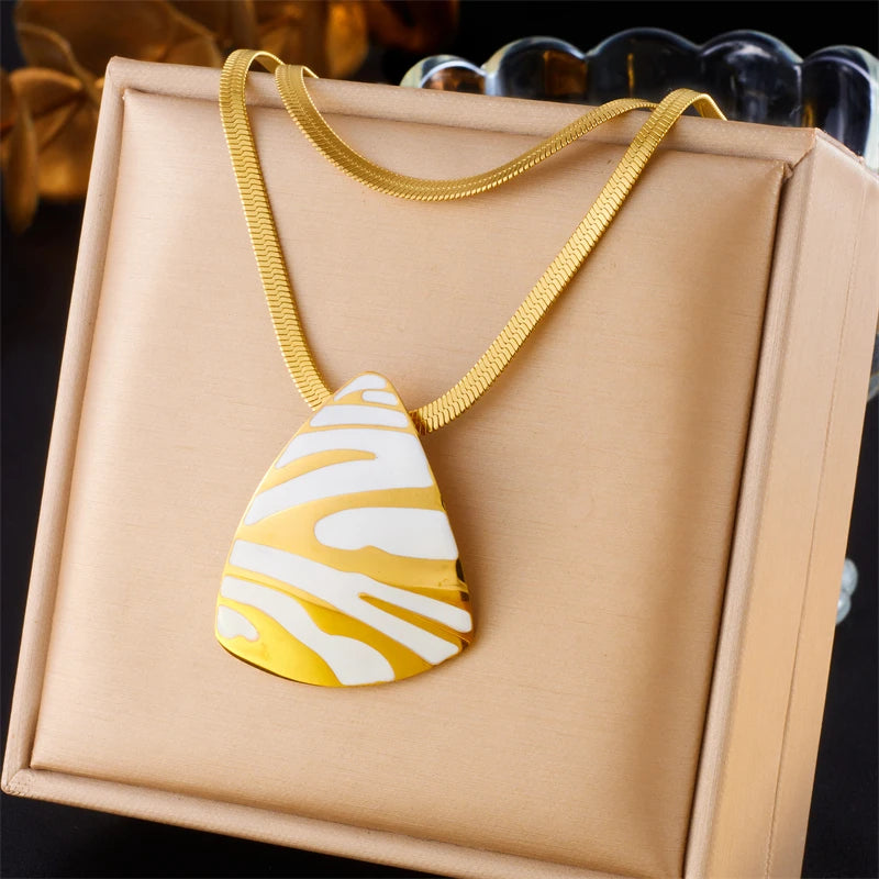 Ensemble collier, boucles d'oreilles et bague DIEYURO en acier inoxydable 316L à rayures blanches de tigre, pour femmes et jeunes filles. Un cadeau idéal pour les fêtes !