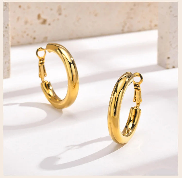 Boucles d'oreilles créoles rondes 30/40/50 mm pour femme, bijoux minimalistes classiques en acier inoxydable plaqué or 18 carats, hypoallergéniques