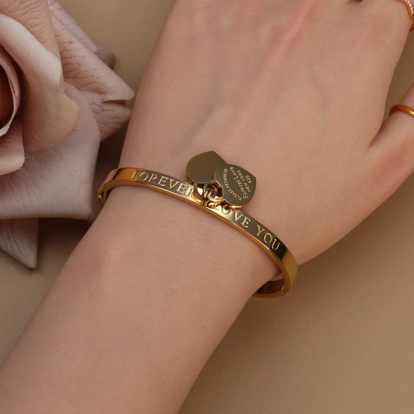 Bracelets et joncs classiques tendance en acier inoxydable doré Bracelet double cœur pêche